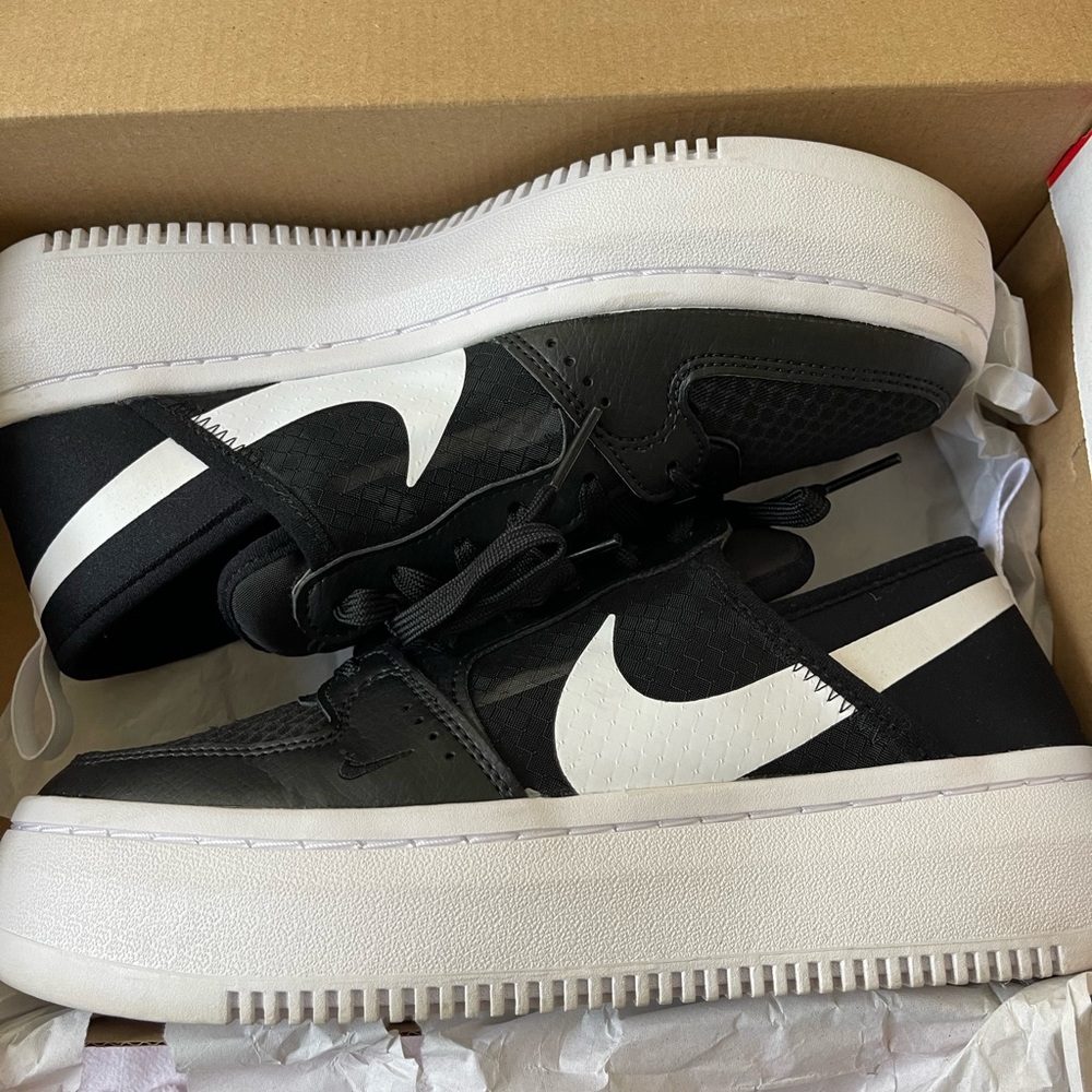 Nike Court Vision Alta